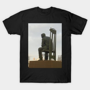 Charles Rennie Mackintosh Statue (1) T-Shirt